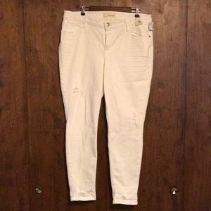 White distressed jeans